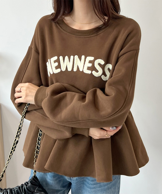 NEWNESSロゴフリルスウェット トップス Futier